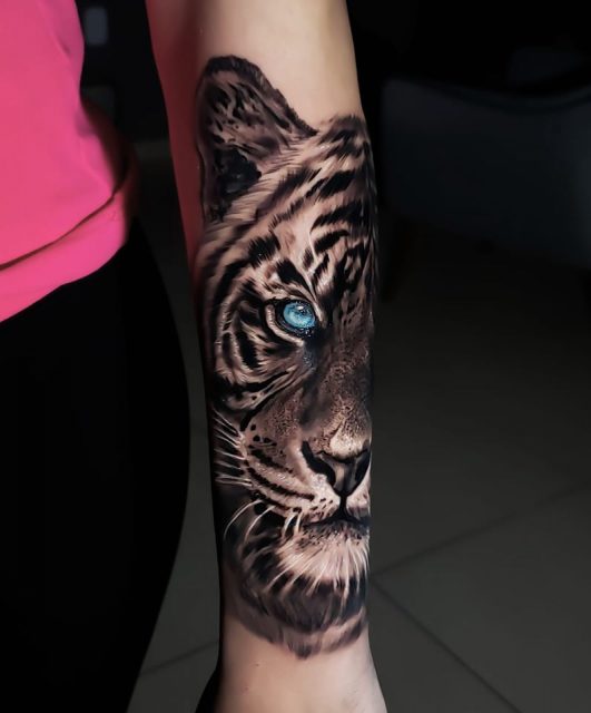 Tatuagem Feminina de Tigre ou Onça TattooMenu
