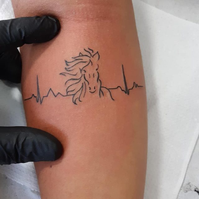 Lindas tatuagens femininas de cavalo com significados poderosos – Nova  Mulher